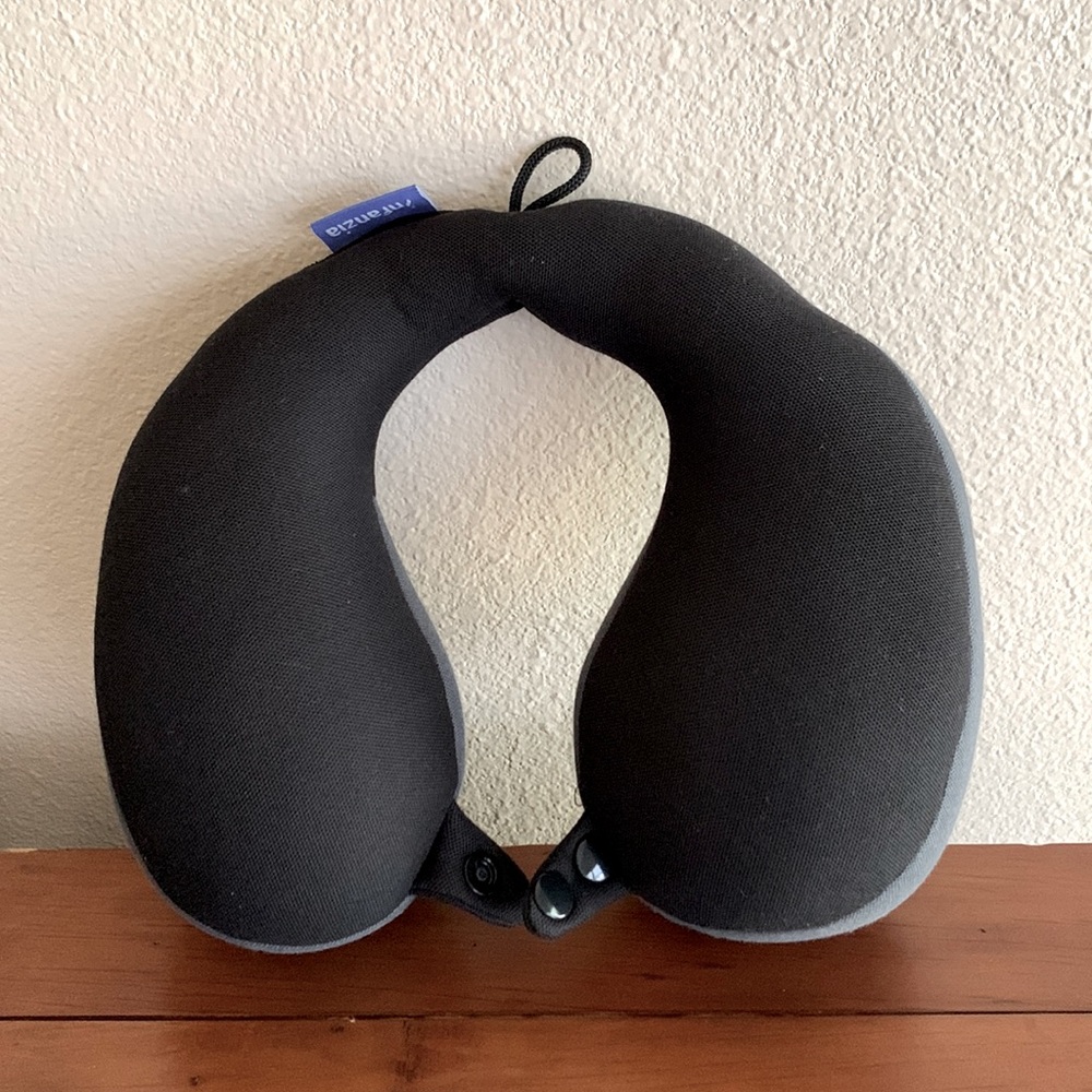 INFANZIA Kids Chin Supporting Black/Grey Travel Neck Pillow